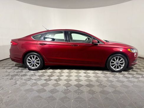 Used 2017 Ford Fusion SE FWD image 8