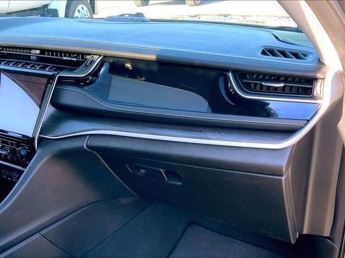 Used 2023 Jeep Grand Cherokee image 17