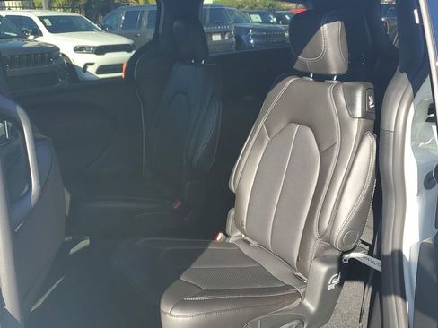 New 2026 Chrysler Pacifica Select image 13