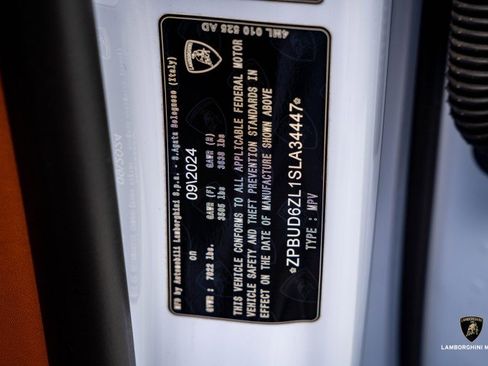 Used 2025 Lamborghini Urus SE image 57