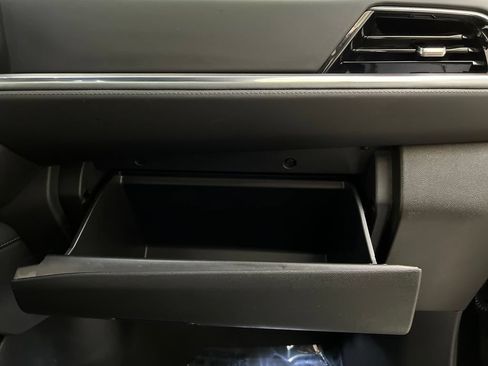 Used 2025 Chevrolet Suburban LT RWD image 39