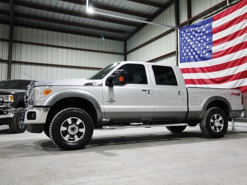 Used 2013 Ford F250 Lariat w/ FX4 Off Road Pkg AWD/4WD image 4