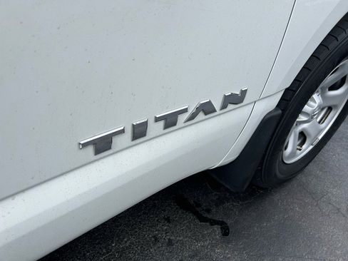 Used 2019 Nissan Titan S image 31