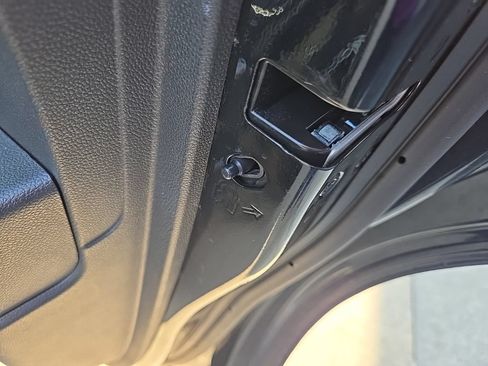 Used 2025 Chevrolet Trax RS w/ Sunroof Package FWD image 76