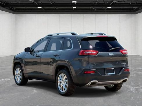 Used 2017 Jeep Cherokee Limited w/ Luxury Group AWD/4WD image 7