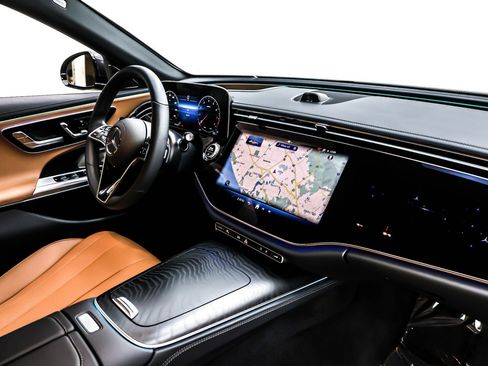 Used 2025 Mercedes-Benz E 350 Sedan image 16