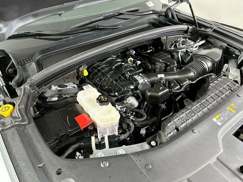 Used 2025 Jeep Grand Cherokee Altitude image 26