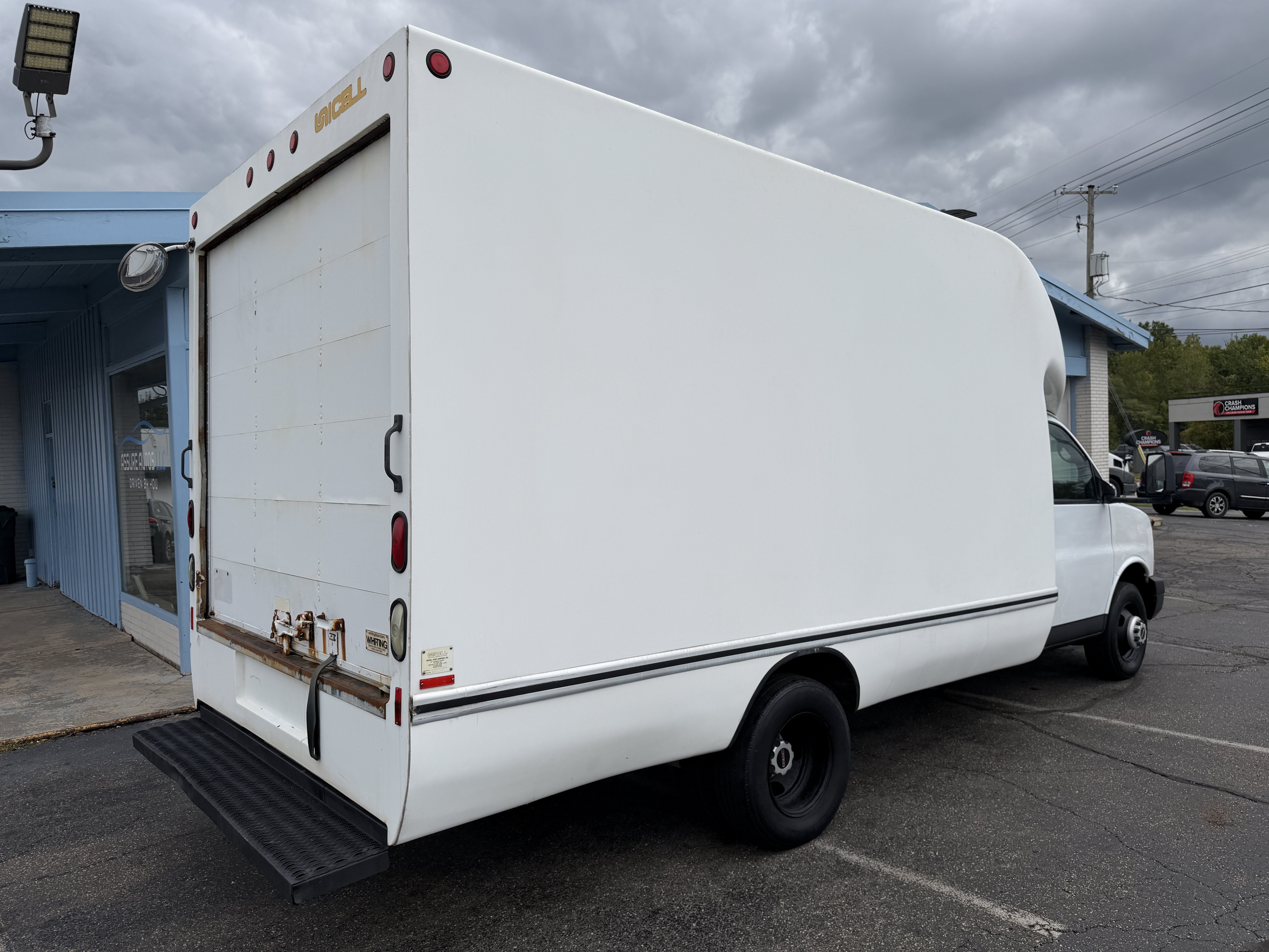 Used 2008 GMC Savana 3500 RWD image 5