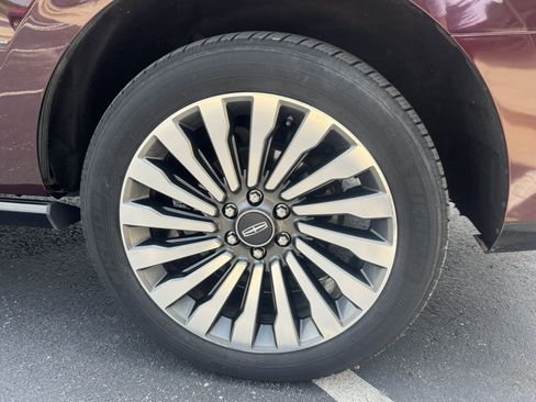 Used 2019 Lincoln Navigator Reserve w/ Cargo Package AWD/4WD image 11