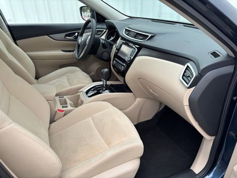 Used 2016 Nissan Rogue SV w/ SV Premium Package image 40