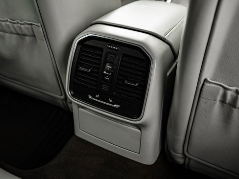 Used 2016 Porsche Macan Turbo image 36