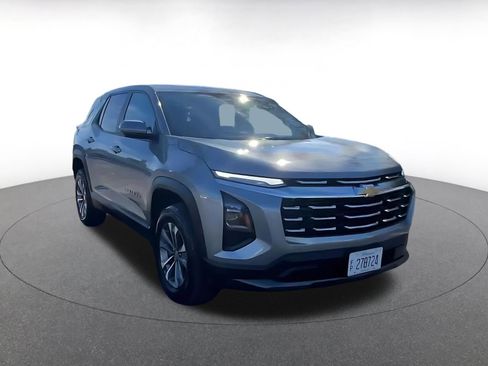 Used 2025 Chevrolet Equinox LT image 3