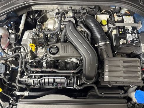 Used 2025 Volkswagen Jetta SE image 30