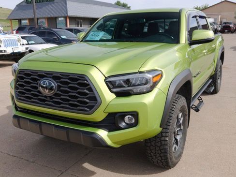 Used 2023 Toyota Tacoma TRD Off-Road w/ TRD Premium Off Road Package AWD/4WD image 2
