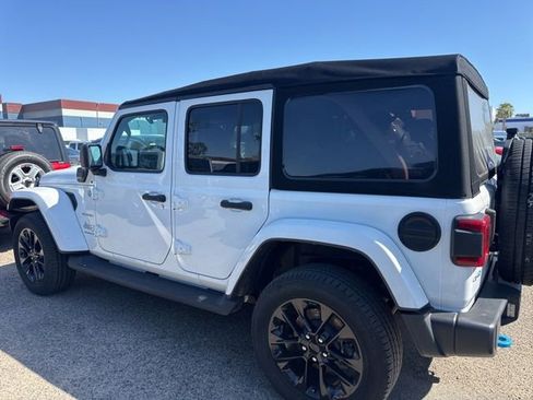 Used 2023 Jeep Wrangler Unlimited Sahara w/ Cold Weather Group AWD/4WD image 9
