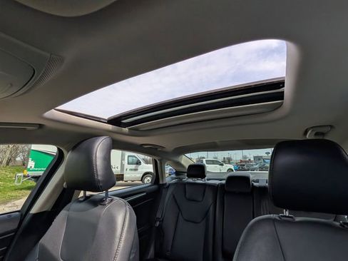 Used 2018 Ford Fusion Titanium FWD image 28