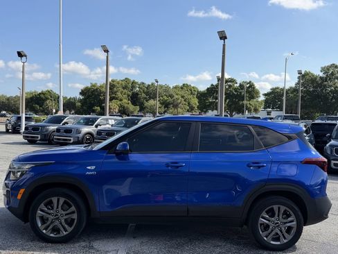 Used 2023 Kia Seltos LX AWD/4WD image 8