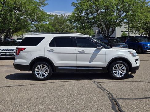 Used 2018 Ford Explorer XLT w/ Equipment Group 202A AWD/4WD image 2