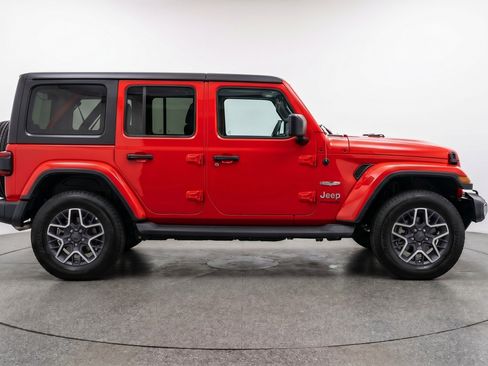 Used 2025 Jeep Wrangler Sahara AWD/4WD image 11