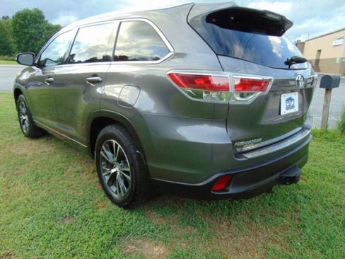 Used 2016 Toyota Highlander XLE FWD image 4