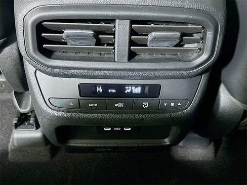 Used 2025 Honda Pilot Touring image 32