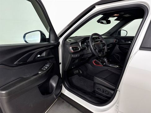 Used 2023 Chevrolet TrailBlazer RS w/ Technology Package AWD/4WD image 3