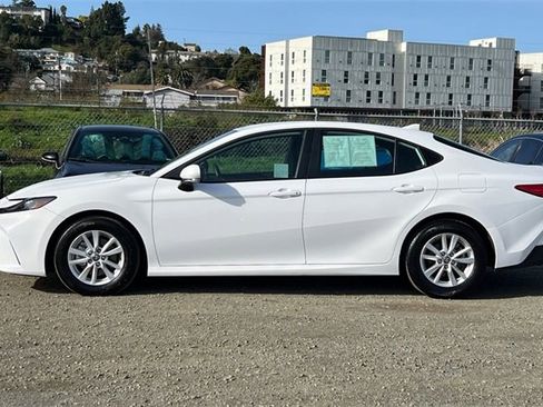 Used 2025 Toyota Camry LE image 10