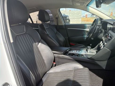 Used 2022 Genesis G70 3.3T RWD image 24