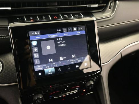 Used 2025 Jeep Grand Cherokee Altitude RWD image 35