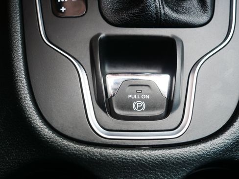 Used 2022 Jeep Cherokee Latitude Lux w/ Mopar Interior Package AWD/4WD image 31