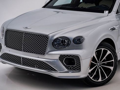 Used 2022 Bentley Bentayga AWD/4WD image 4