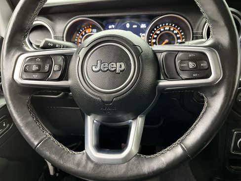 Used 2018 Jeep Wrangler Unlimited Sahara image 12