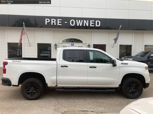 Used 2024 Chevrolet Silverado 1500 LT Trail Boss w/ Protection Package AWD/4WD image 4
