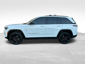Used 2025 Jeep Grand Cherokee Altitude AWD/4WD video 2