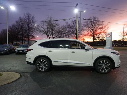 Used 2023 Acura MDX SH-AWD w/ Technology Package image 3