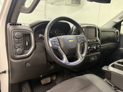 Used 2022 Chevrolet Silverado 1500 LT AWD/4WD image 4