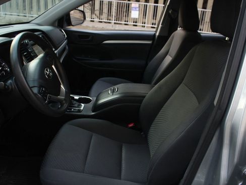 Used 2016 Toyota Highlander LE image 14