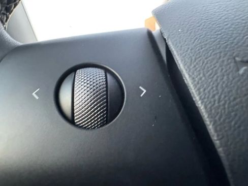 Used 2023 Tesla Model Y Long Range image 49