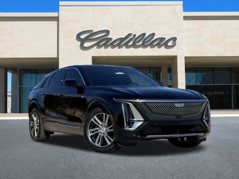 New 2026 Cadillac Lyriq Luxury image 2
