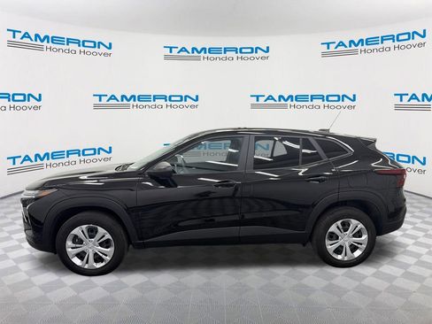 Used 2025 Chevrolet Trax LS FWD image 2