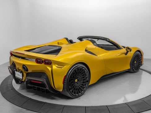 Used 2022 Ferrari SF90 Spider AWD/4WD image 10
