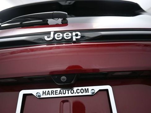 Used 2022 Jeep Grand Cherokee Limited w/ Luxury Tech Group II image 25