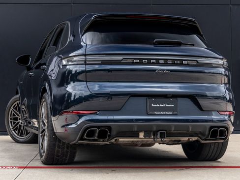 Used 2025 Porsche Cayenne Turbo AWD/4WD image 3