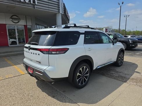 New 2026 Nissan Pathfinder Platinum AWD/4WD image 4