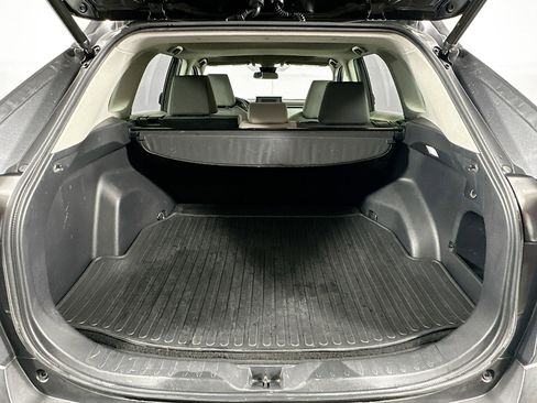 Used 2022 Toyota RAV4 XLE w/ Convenience Package FWD image 28