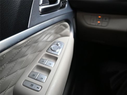 Used 2021 Genesis G70 2.0T w/ Prestige Package image 18