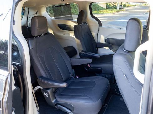 Used 2017 Chrysler Pacifica Touring Plus w/ Tire & Wheel Group image 16