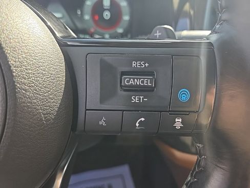 Used 2024 Nissan Pathfinder Platinum w/ Cargo Package image 16