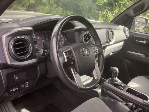 Used 2021 Toyota Tacoma TRD Sport image 19