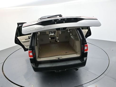Used 2017 Lincoln Navigator Select image 40